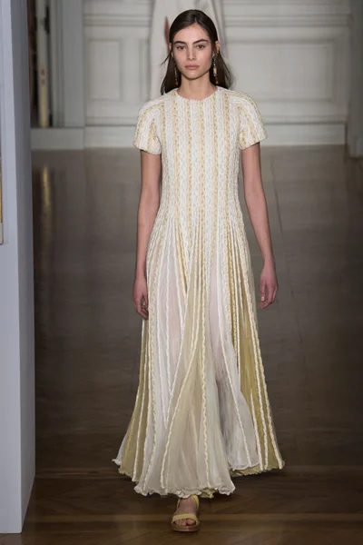 Look 10